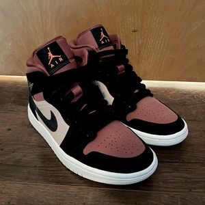 Air Jordan 1 Mid